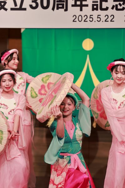 日越関西友好協会設立30周年記念祝賀会にベトナム舞踊、ベトナム歌謡、アオザイショーで出演しました。