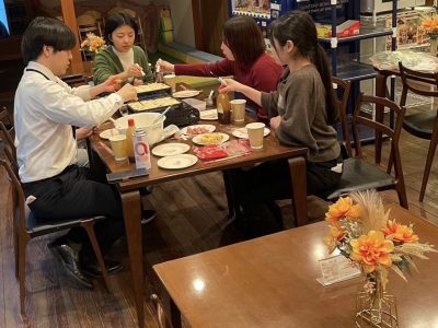 とびだせひみつきち  若者たちがつくる、もうひとつの“居場所”